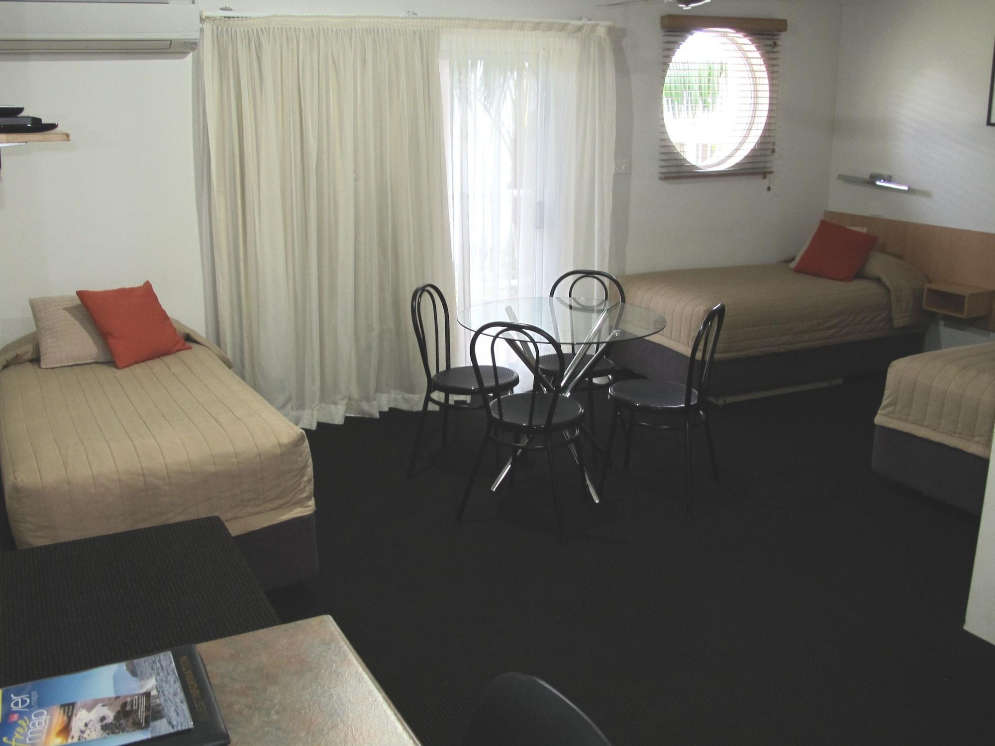 Aston Hill Motor Lodge Порт-Маккуори Экстерьер фото