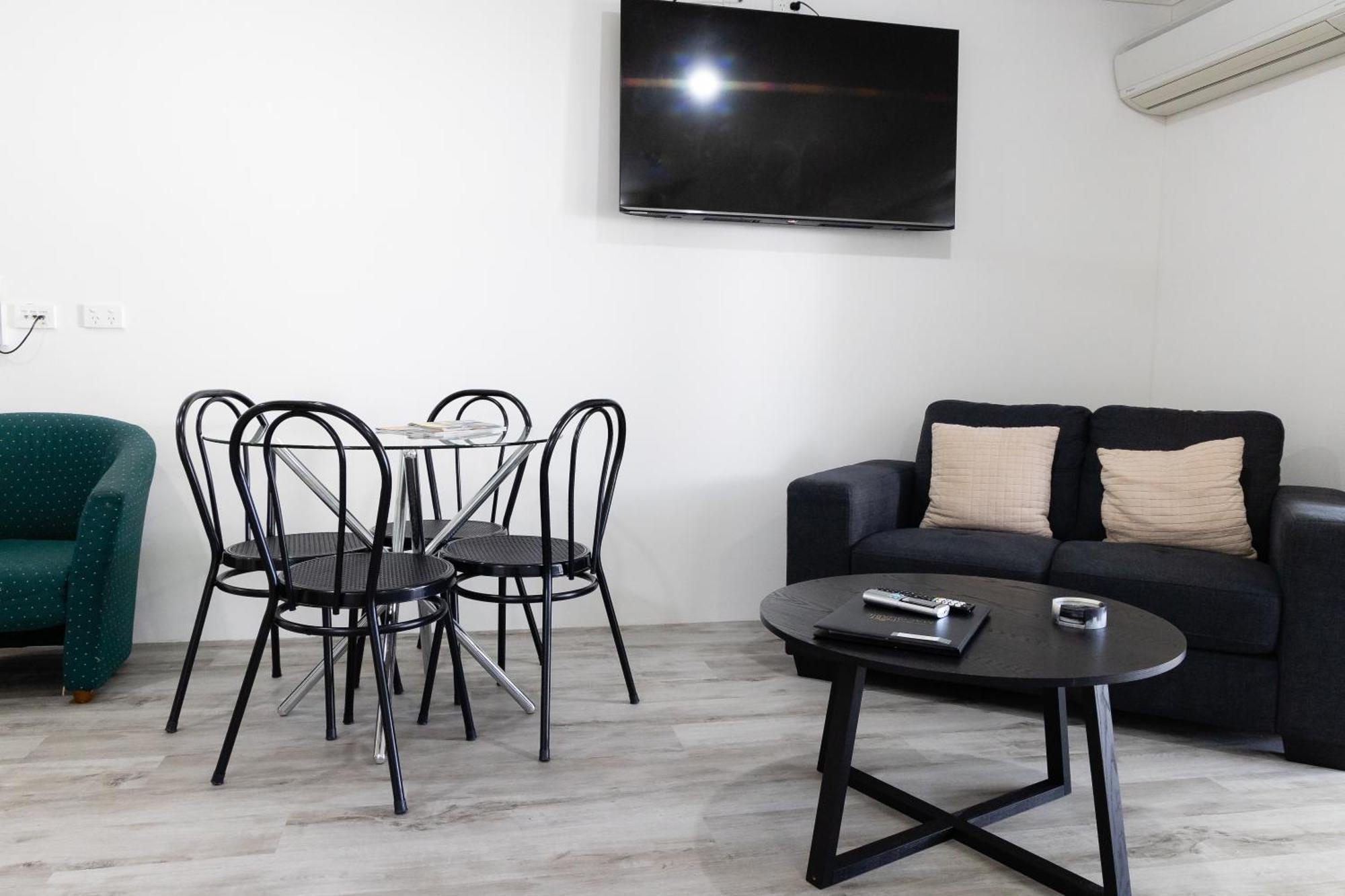 Aston Hill Motor Lodge Порт-Маккуори Экстерьер фото